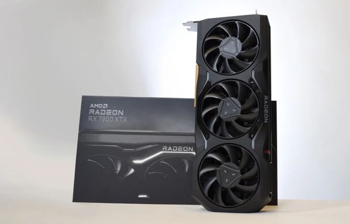 بطاقة رسومات AMD Radeon RX 7900 XTX الجديدة